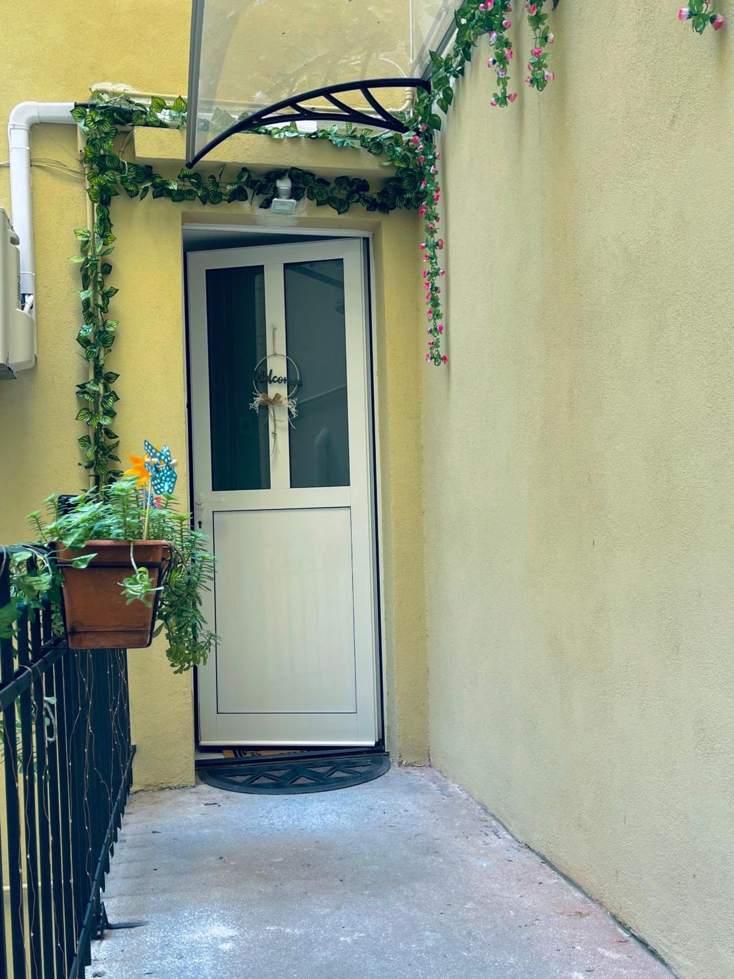 Casa Vacanze Viale Miramare 31- Delizioso Mini Loft Industrial Trieste Esterno foto